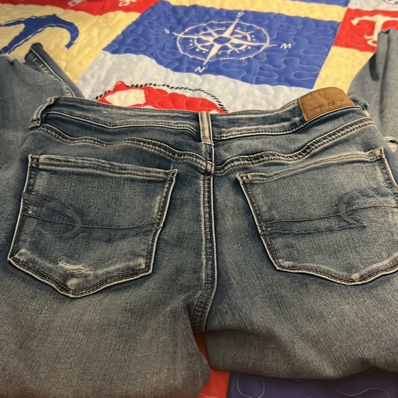 American Eagle distressed jegging jeans. 4 Short - Picture 5 of 5